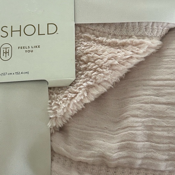 Threshold Blush Gauze Throw Reverse Blanket - Picture 3 of 9